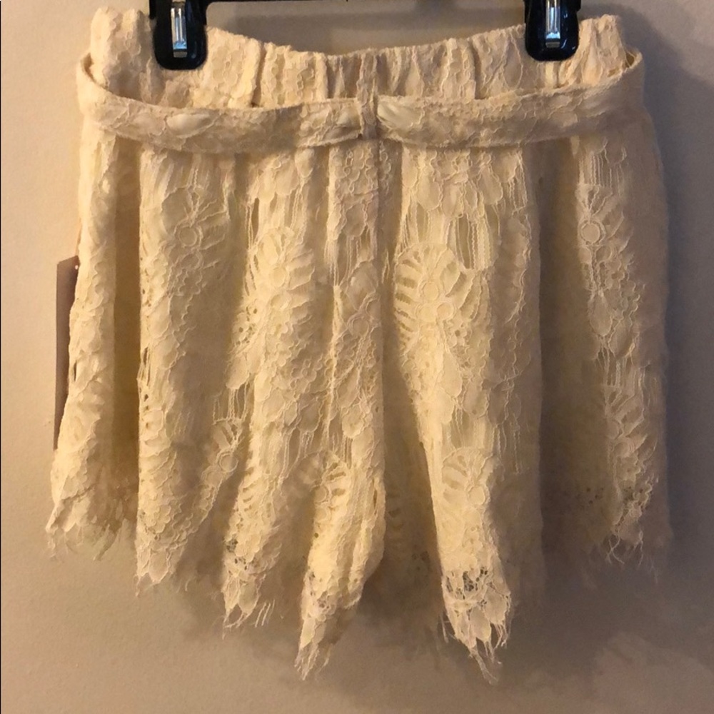 Lace shorts - Picture 2 of 3